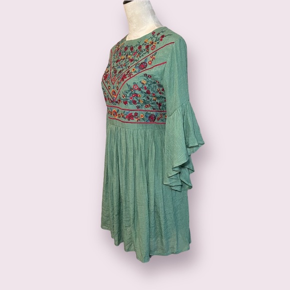 Umgee USA Green Floral Embroidered Peasant Flowy Dress Size Women’s M - Picture 4 of 8